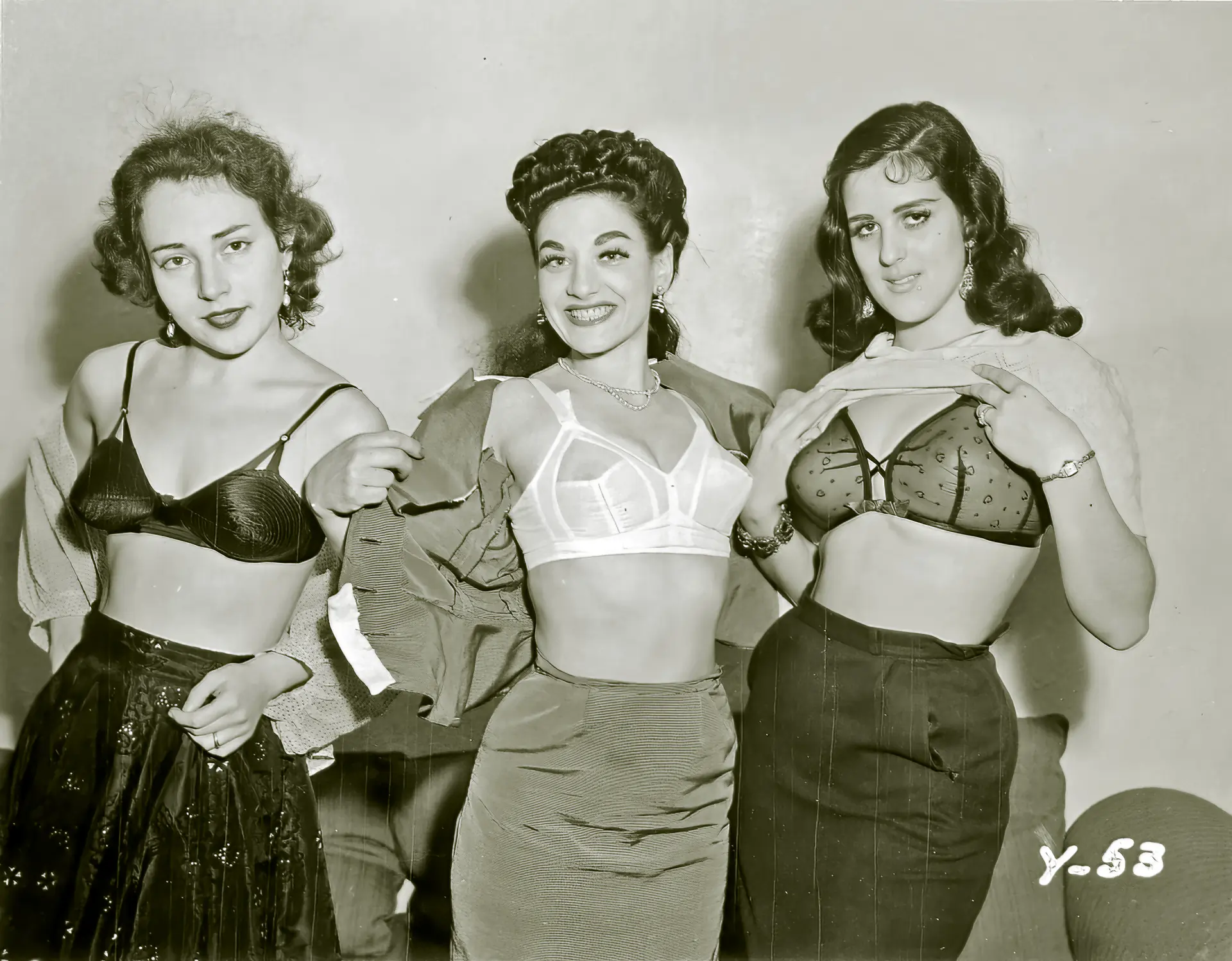 Barbara Pauline with 2 babes show their tits in bullet bras