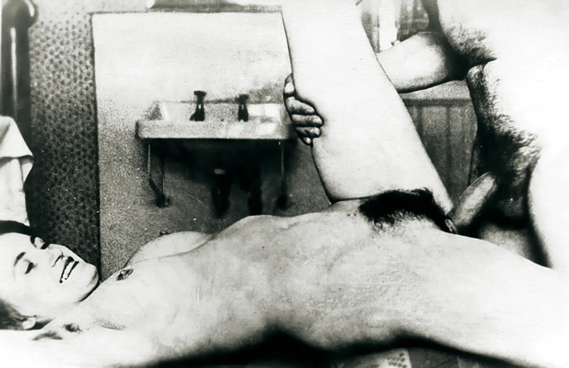 Retro 1930s porn: hard cock fucks a hairy pussy on the kitchen table