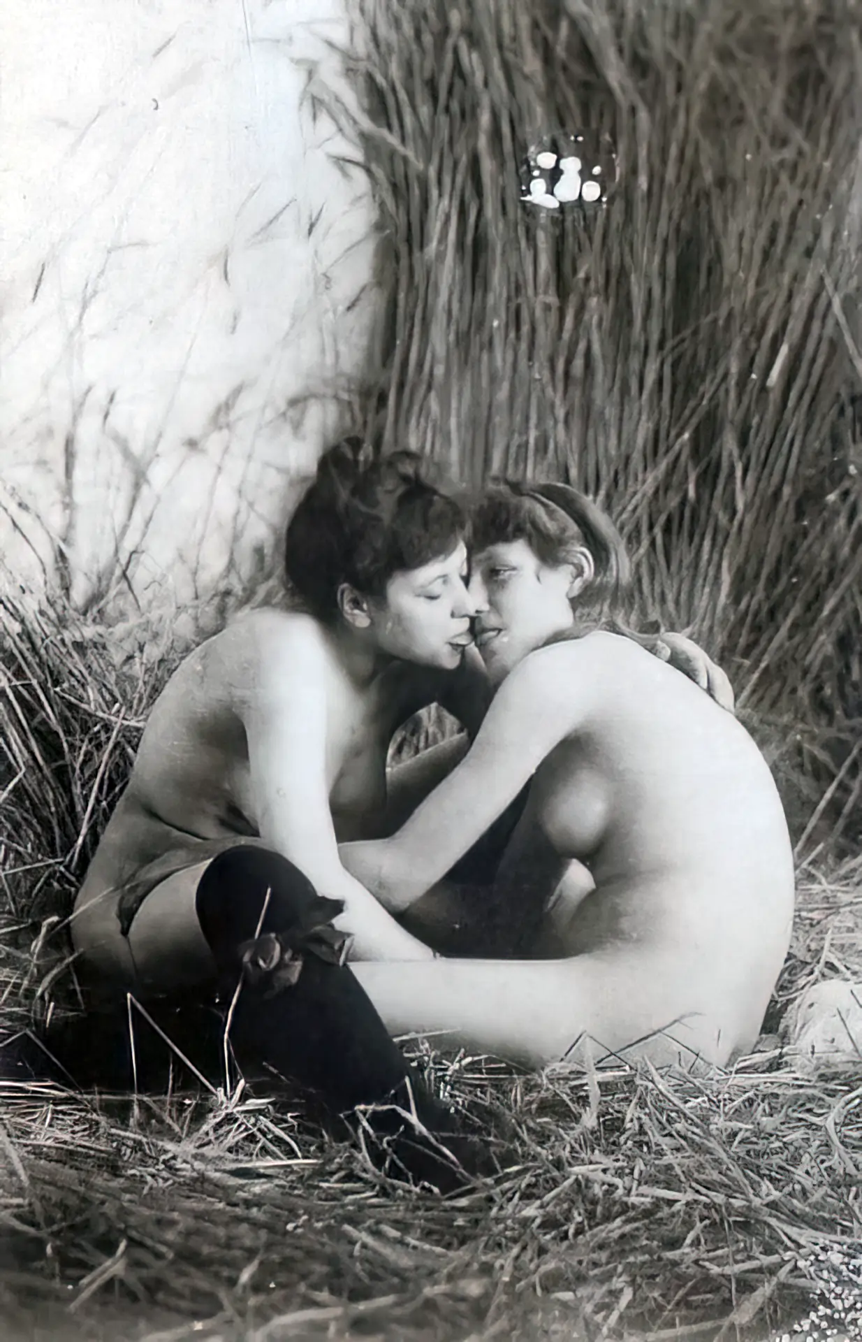 Two naked antique teens touch each other with tongues on hay