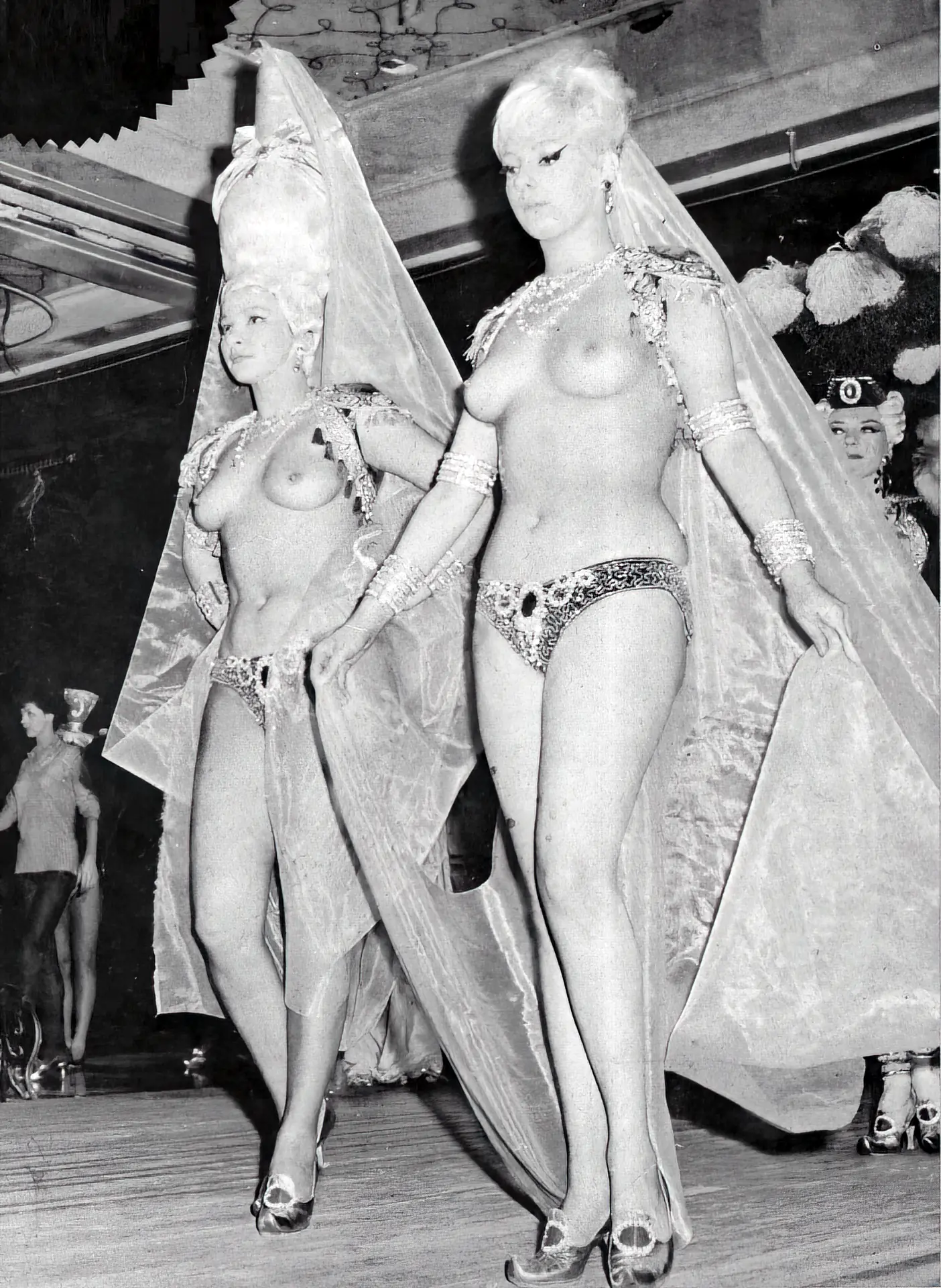 Extravagantly dressed topless vintage babes in a burlesque theatre
