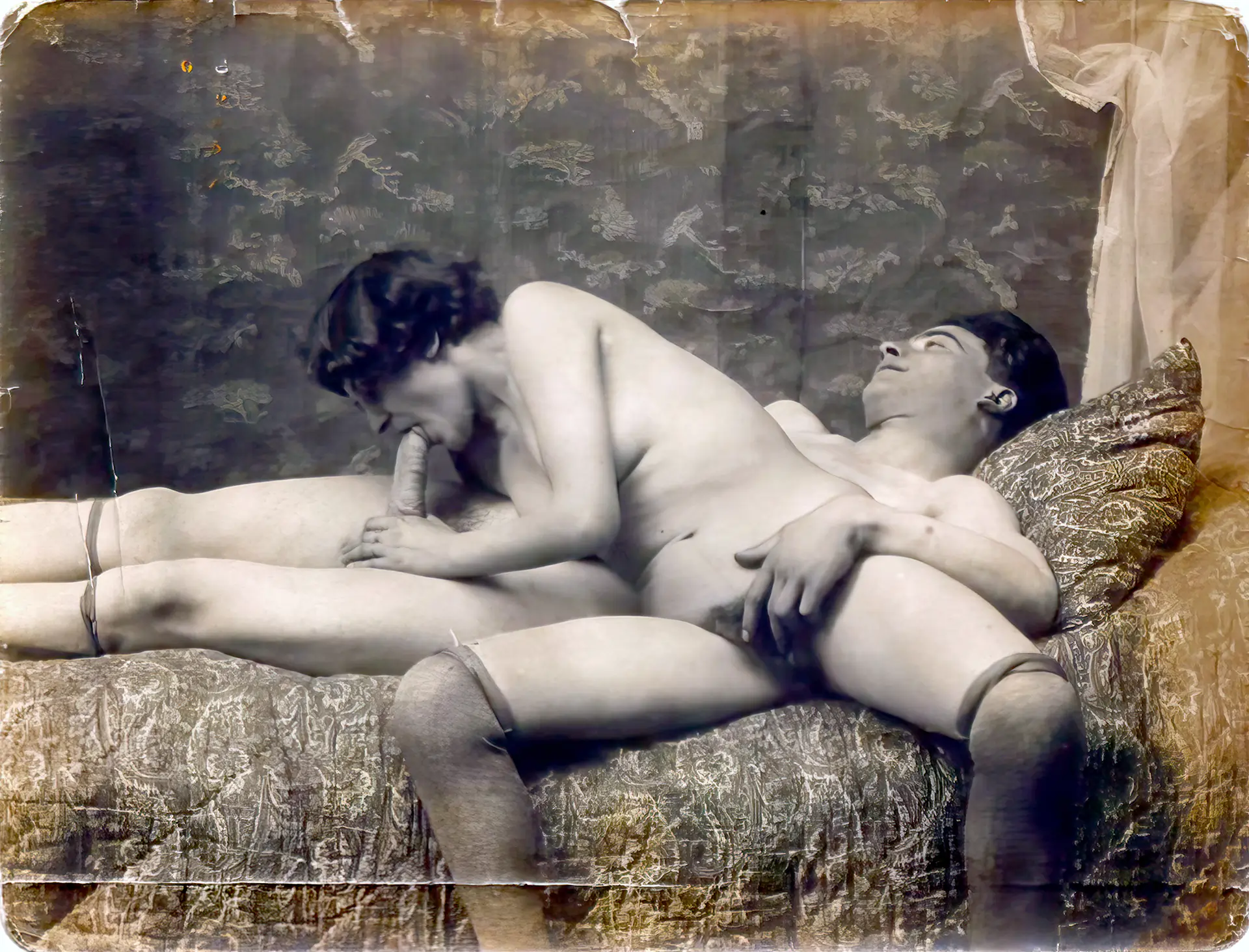 Antique man with a hard-on enjoys an oral satisfaction from his lady