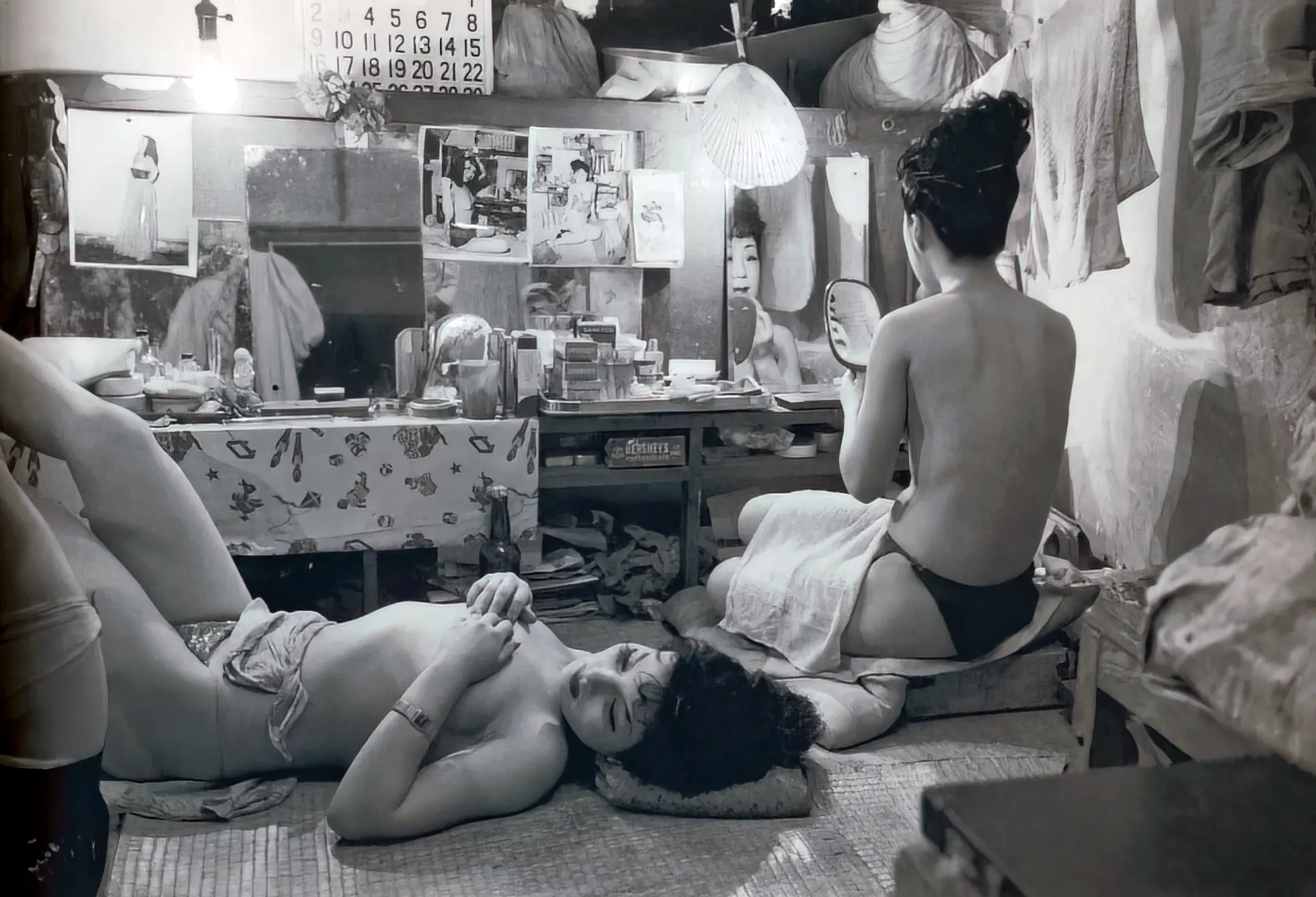 Sexy topless burlesque girls rest in their dressing room Oriental porn
