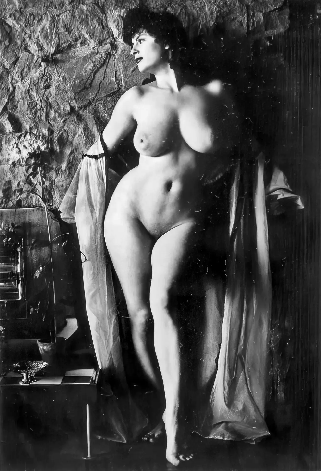 Rosa Domaille takes off the robe to reveal her luscious curves